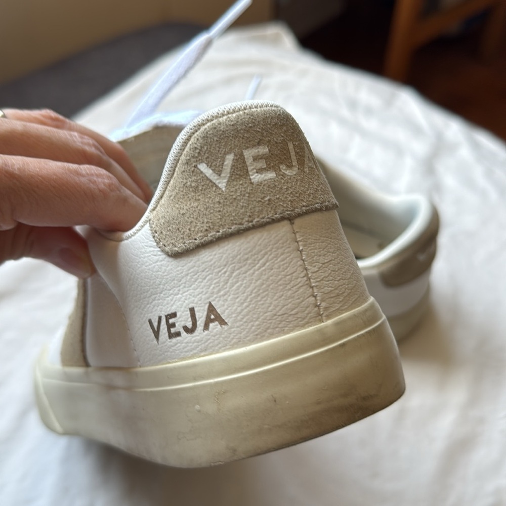 VEJA Women's Sneakers - Size: US-6/ EUR - 37 - Picture 6 of 17